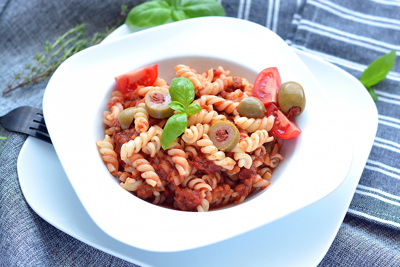 Těstoviny s rajčatovou omáčkou