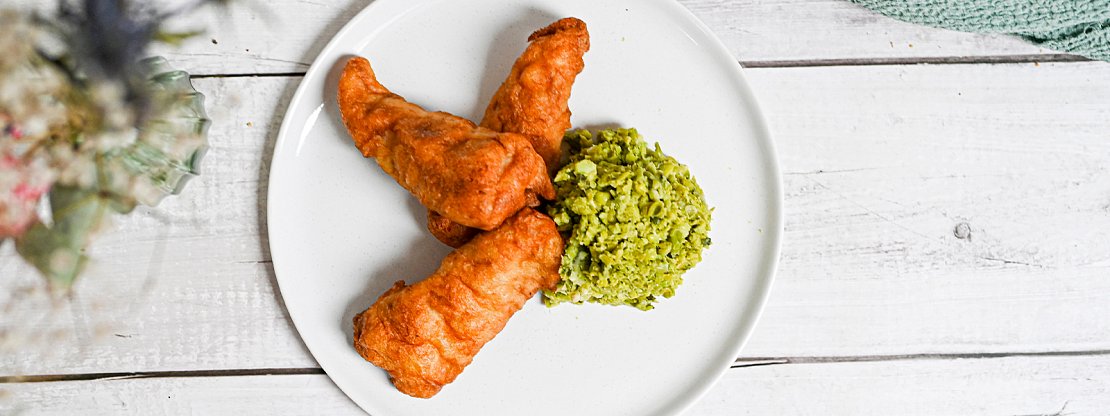 Treska v těstíčku s mačkaným hráškem s mátou