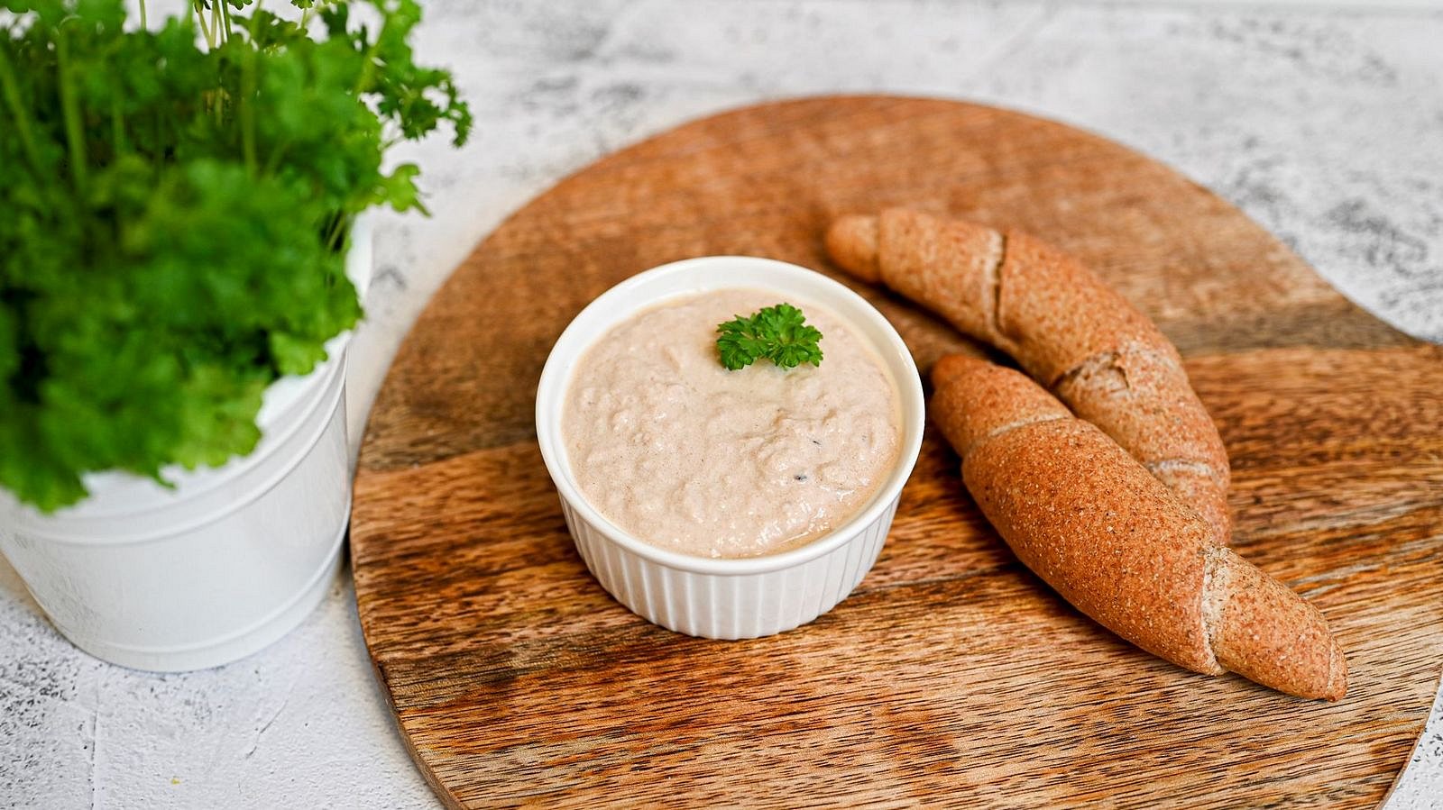 Tuňáková pomazánka s chilli a koriandrem