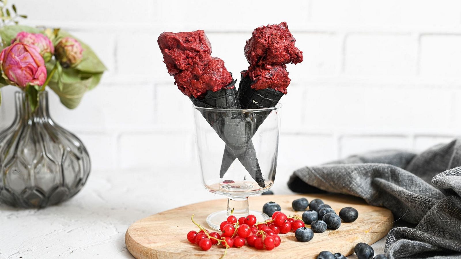 Borůvkovo-ostružinová zmrzlina