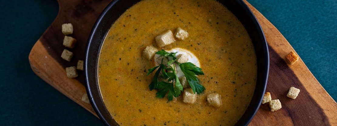 Cuketová polévka s chorizem