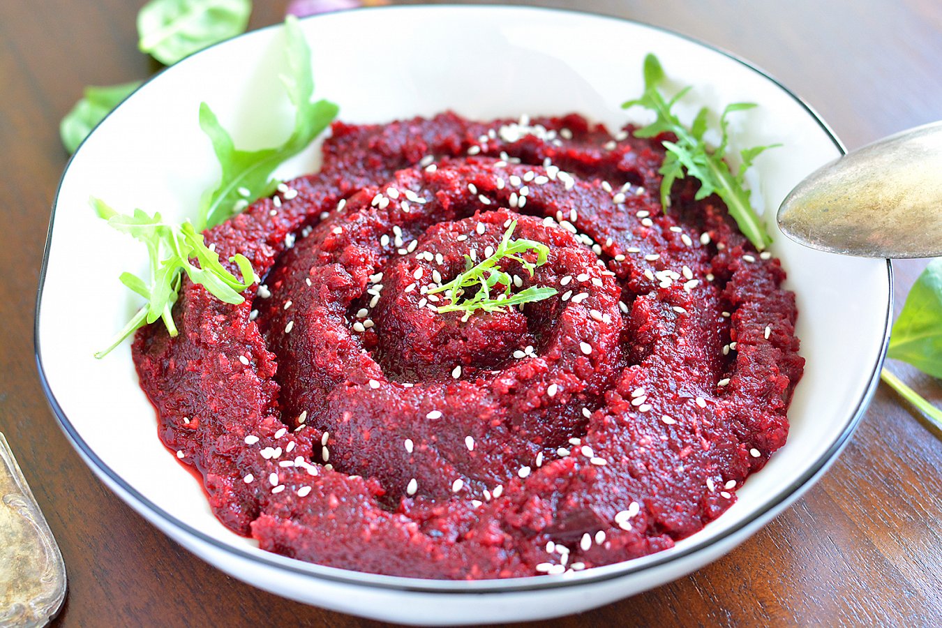 Hummus z červené řepy