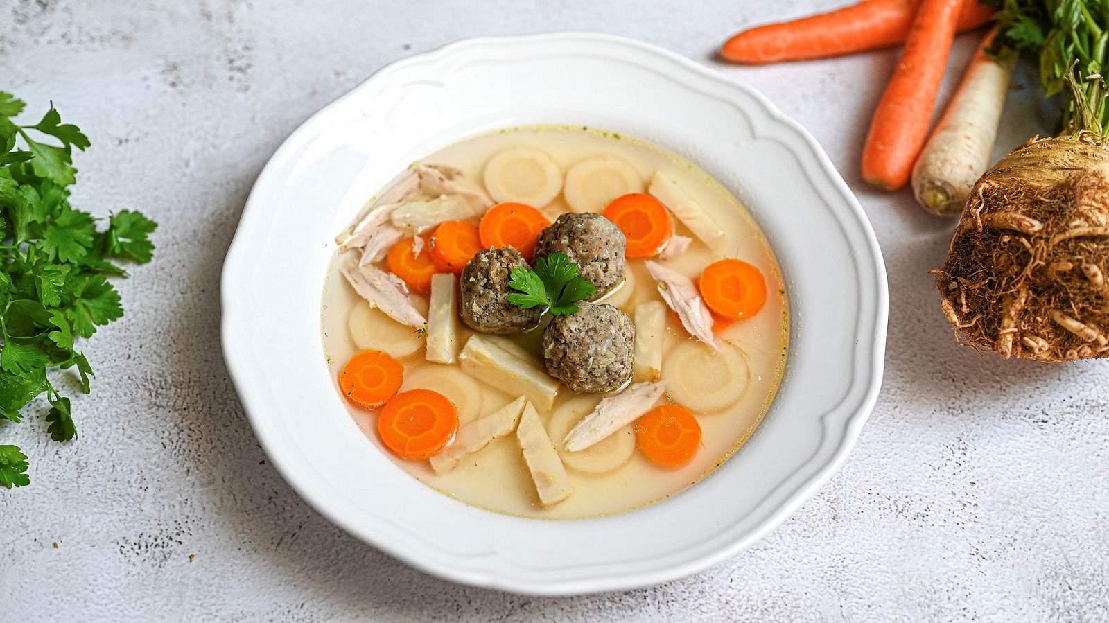 Kuřecí vývar s játrovými knedlíčky