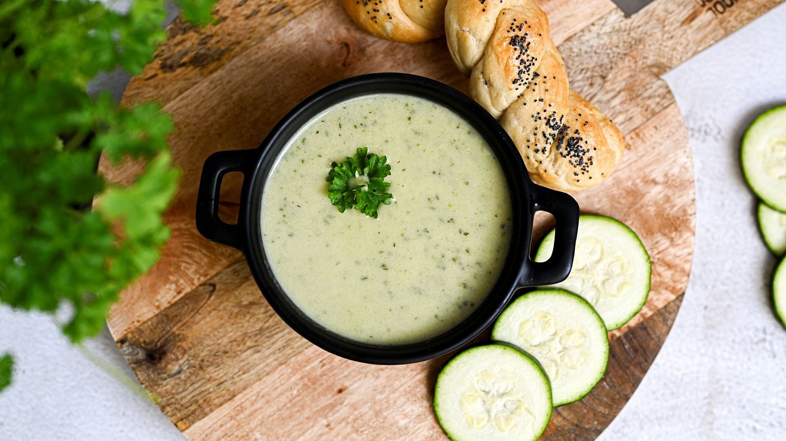 Cuketová polévka s gorgonzolou