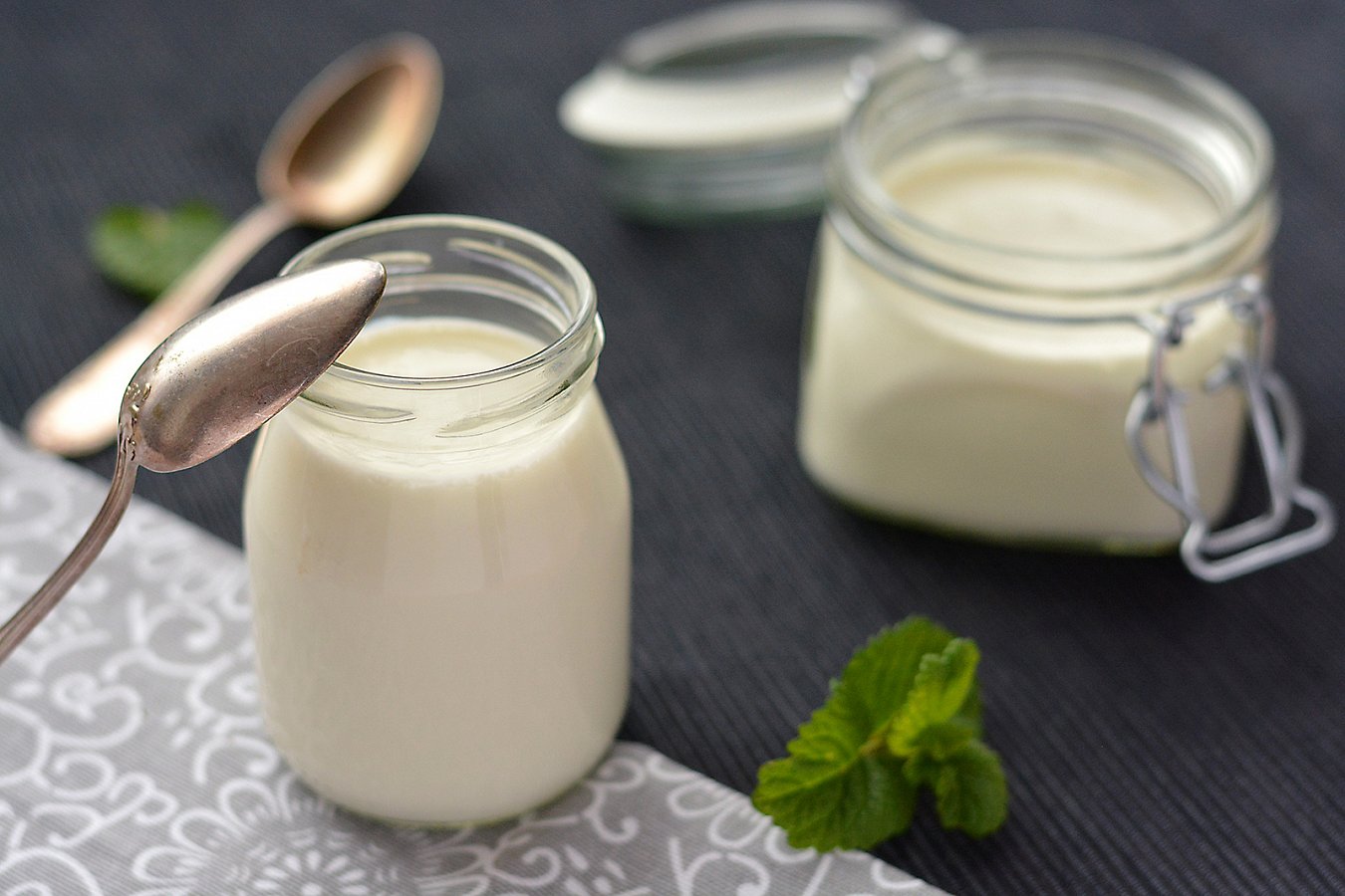 Domácí bílý jogurt