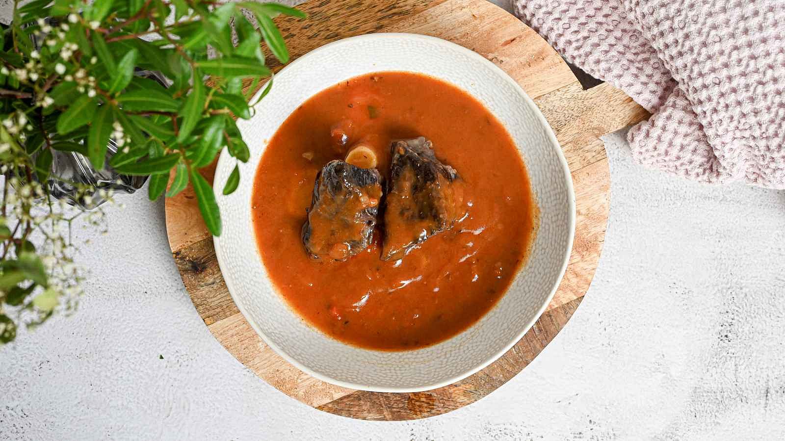 Hovězí líčka na víně s kořenovou zeleninou