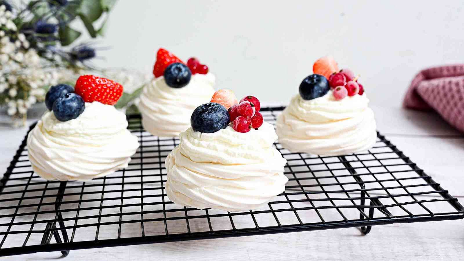 Mini Pavlova s ovocem