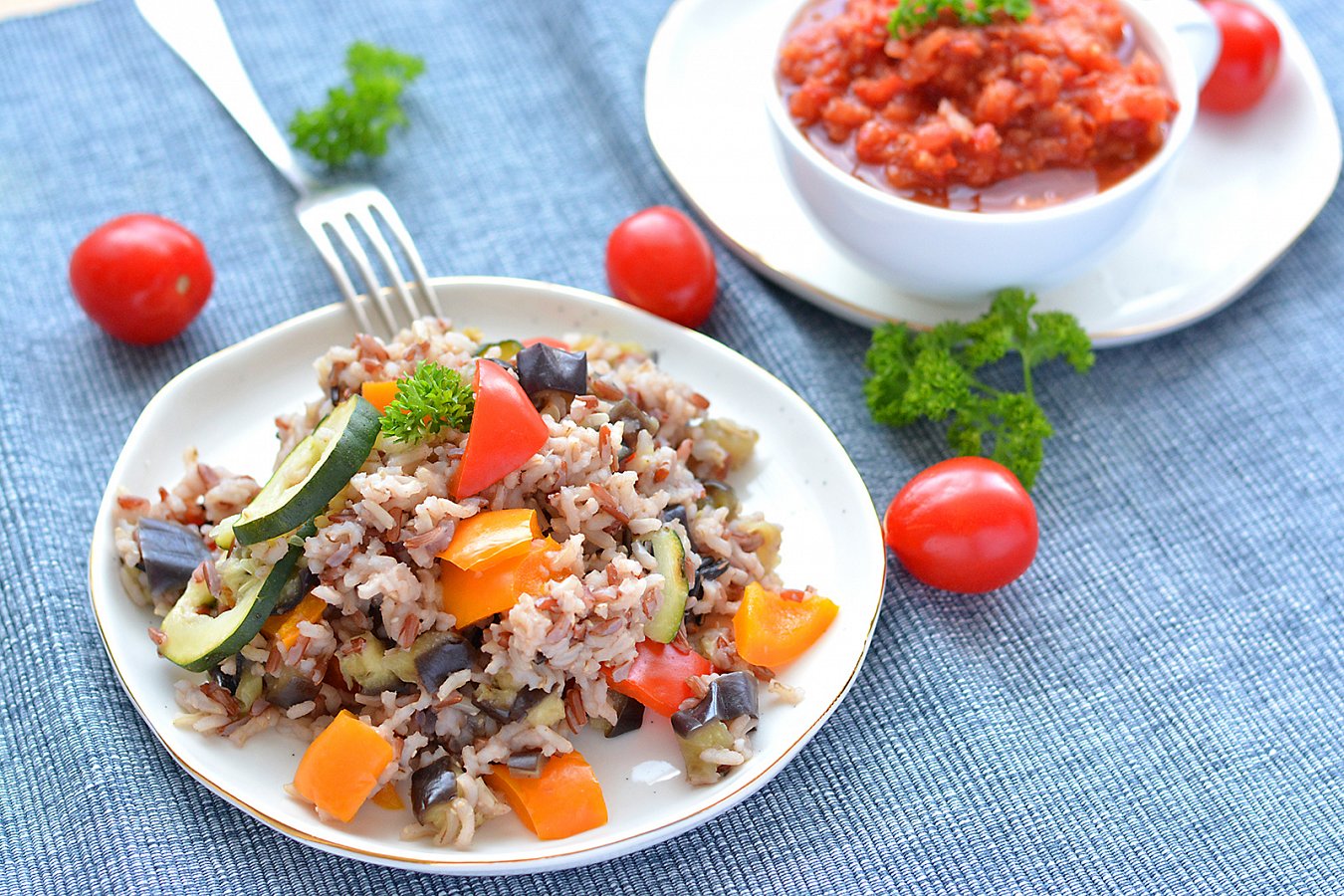 Tříbarevná zeleninová rýže se zálivkou