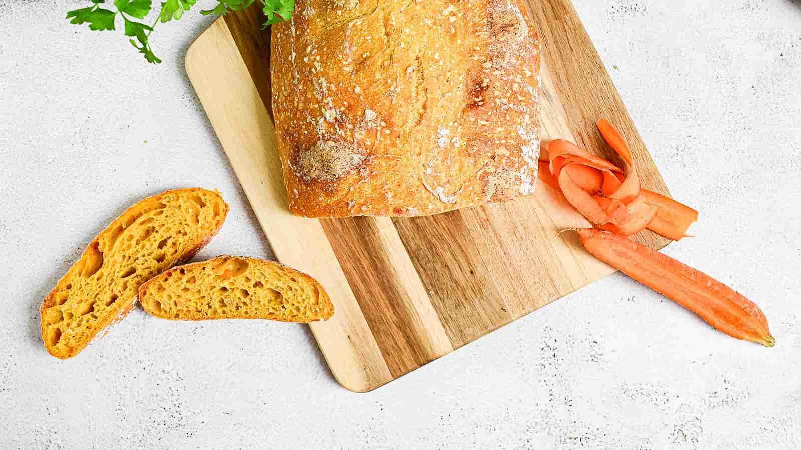 Kváskový mrkvový chléb