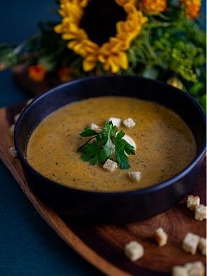 Cuketová polévka s chorizem