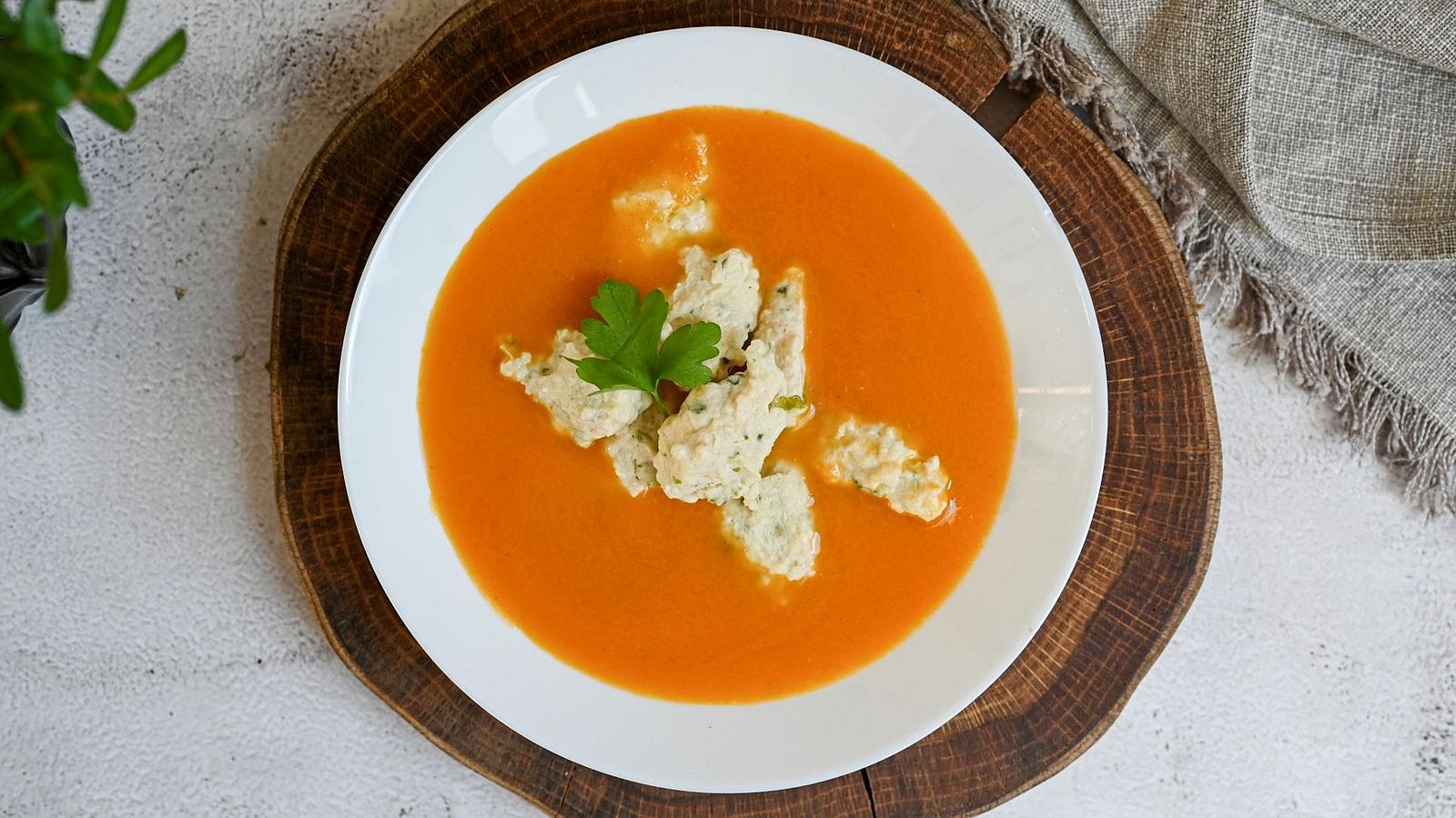 Krém z mladé karotky