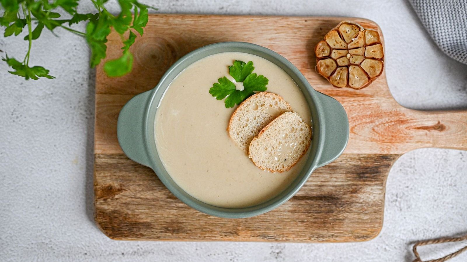 Krém z pečeného česneku