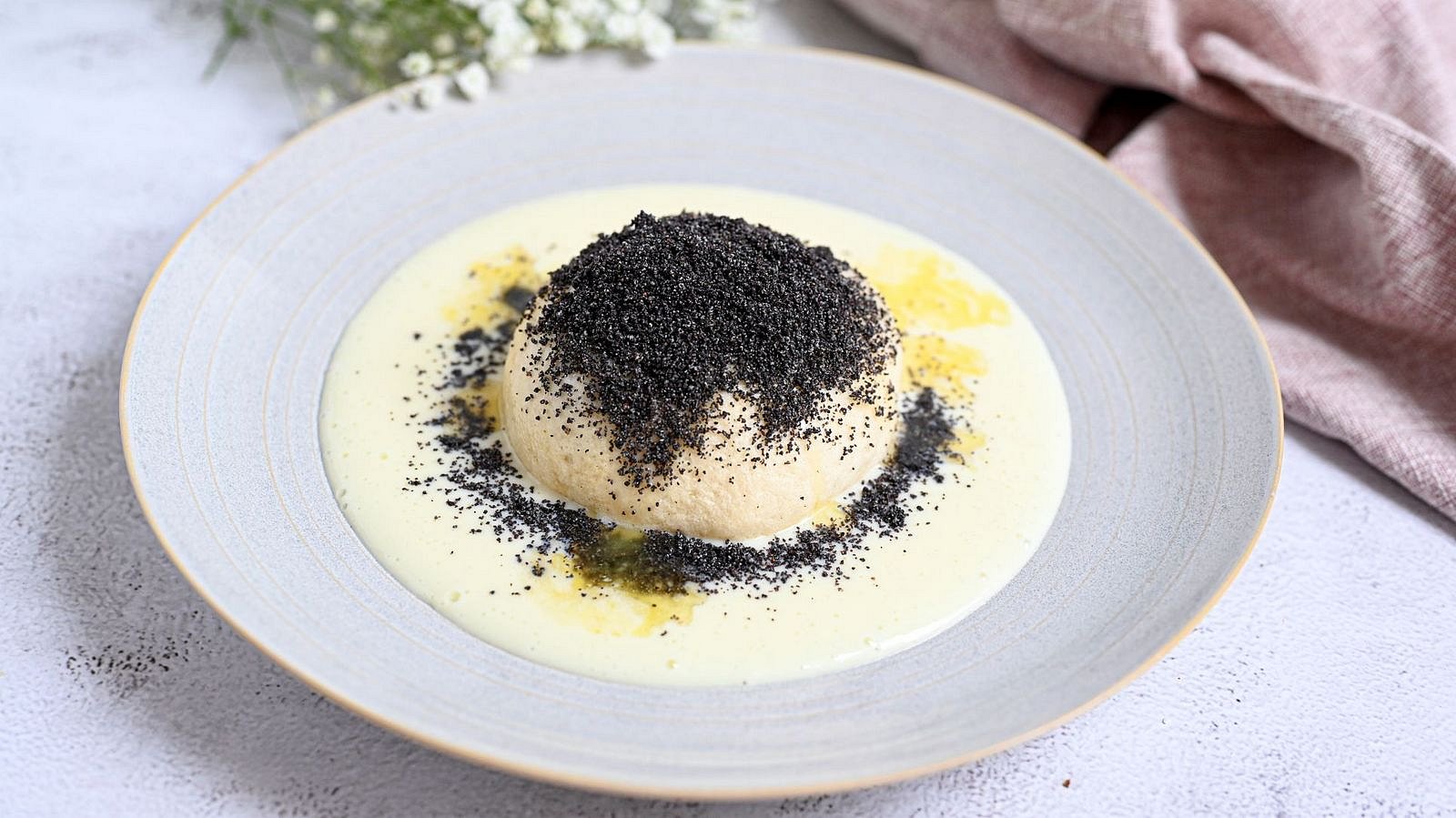 Bavorský knedlík s vanilkovou omáčkou