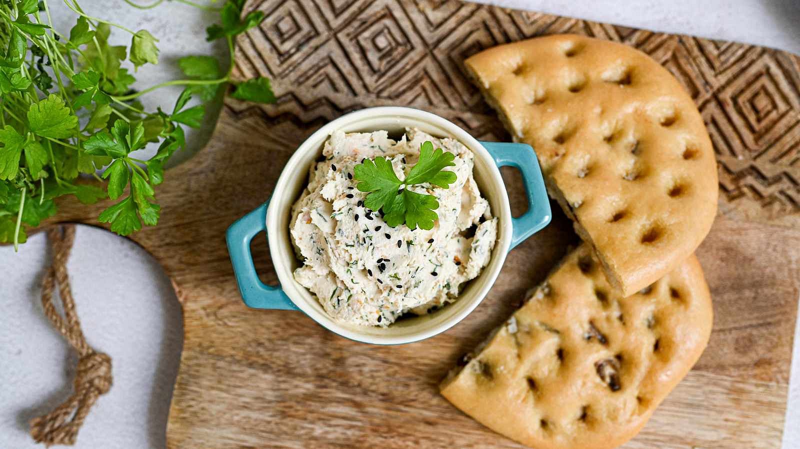 Pomazánka z uzeného pstruha s koprem