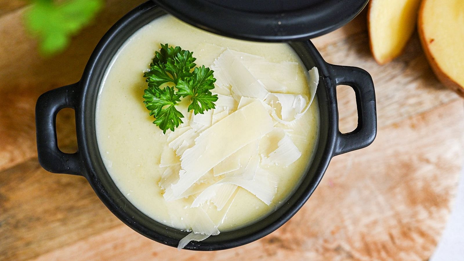 Bramborový krém s parmezánem