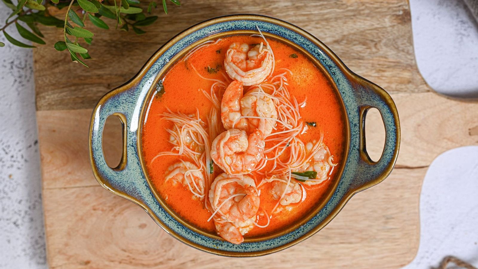 Thajská pikantní polévka s krevetami