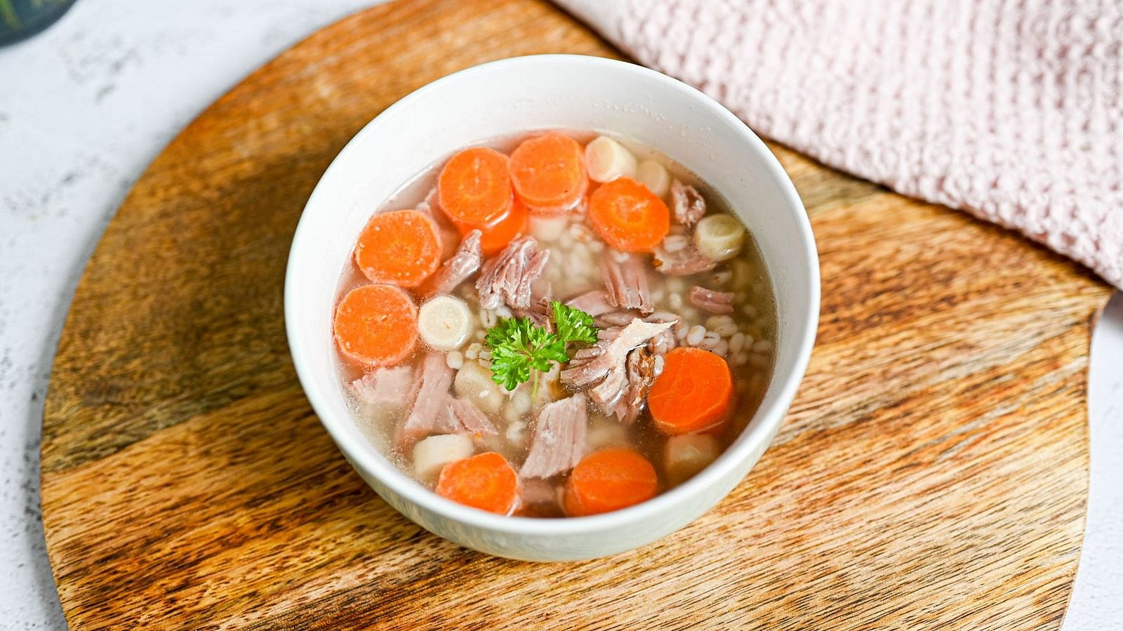 Uzená polévka s kroupami