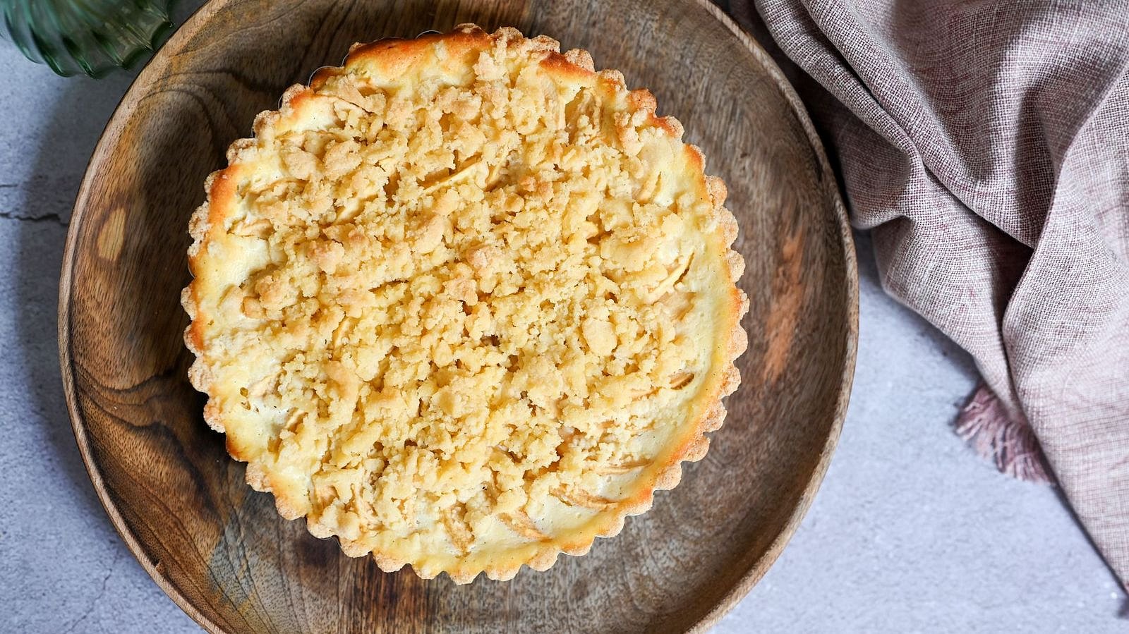 Drobenkový koláč s tvarohem a jablky