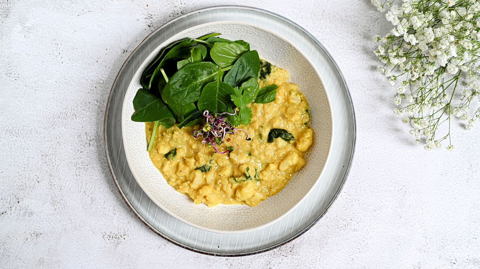 Dhal s čočkou a květákem