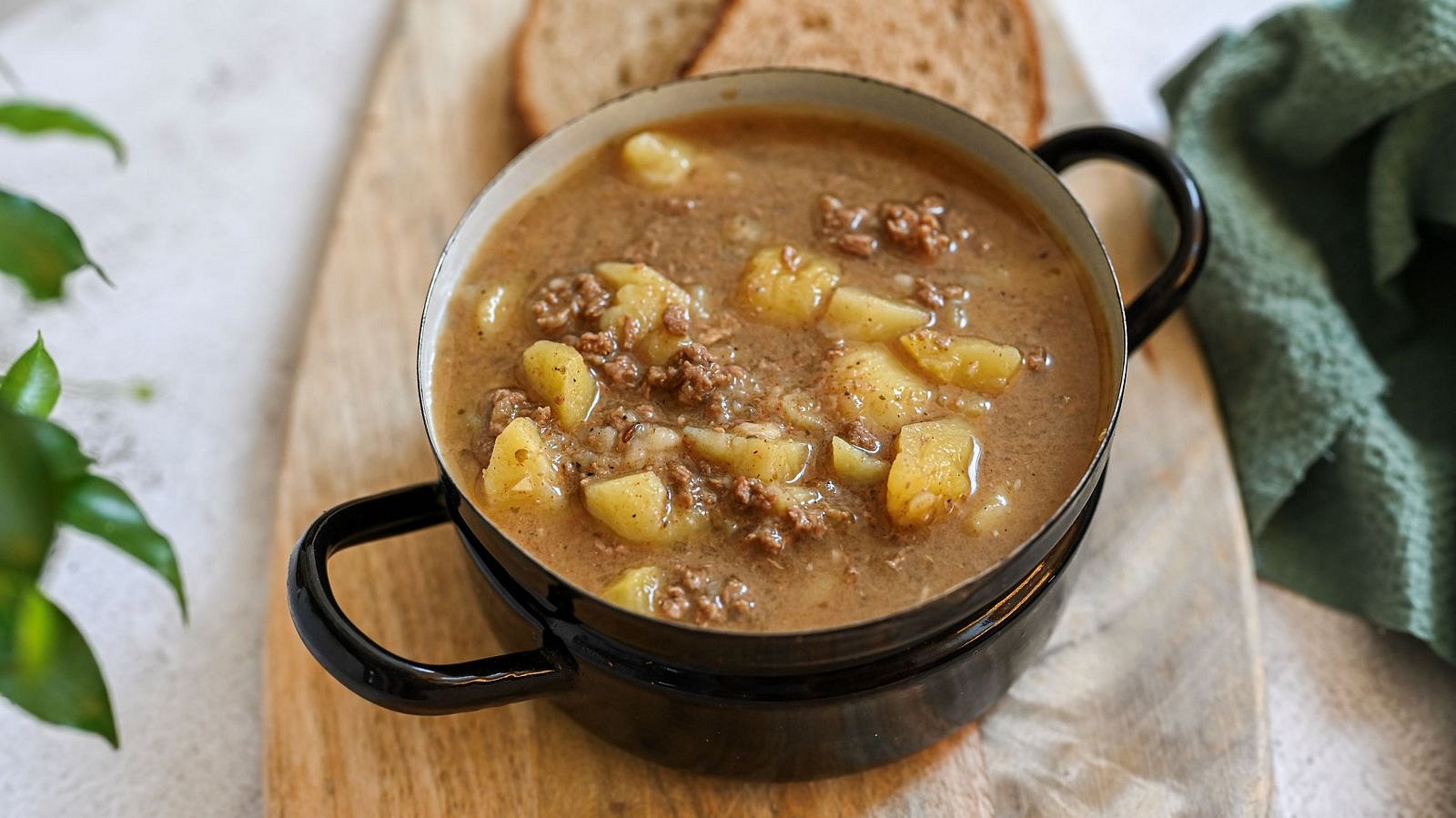 Gulášová polévka