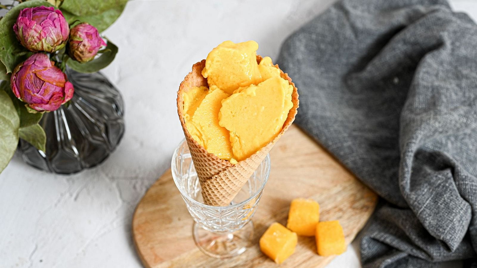 Mangový sorbet s řeckým jogurtem