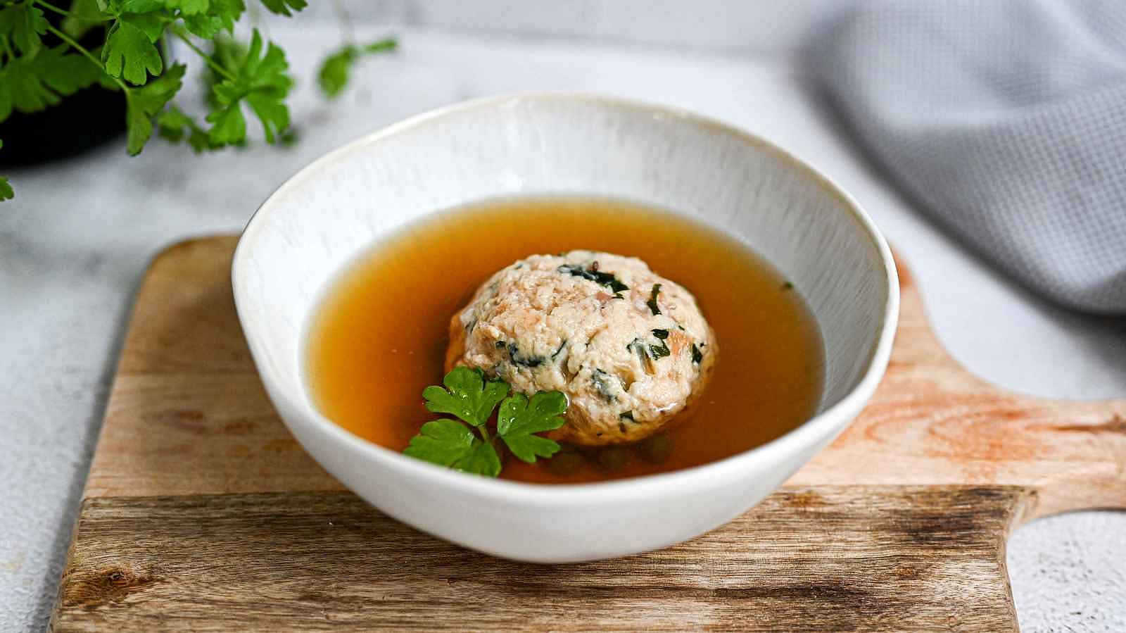 Tyrolské knedlíky s petrželkou k hovězímu vývaru