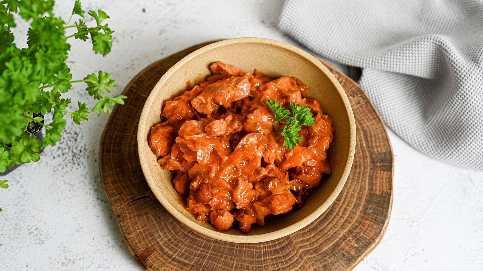 Maso na pivě se zelím