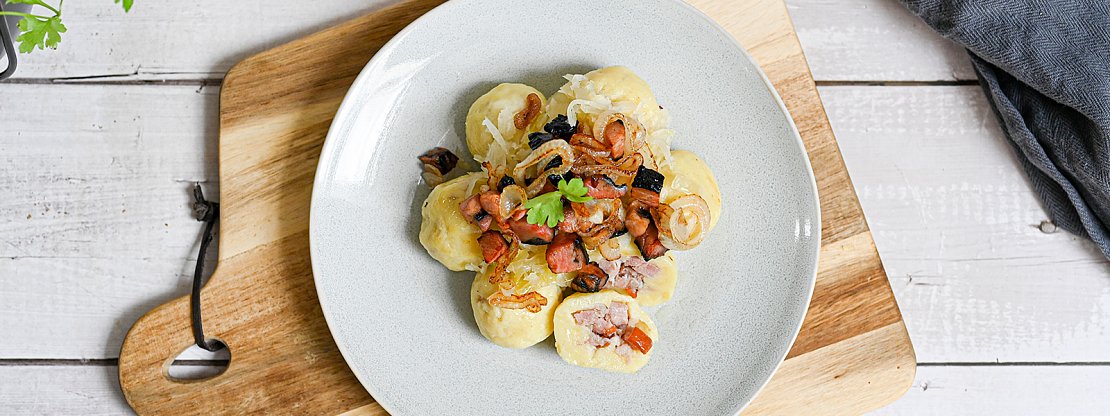 Bramborové knedlíky s uzeným