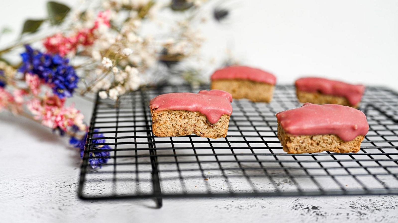 Bílkové cukroví s ruby čokoládou