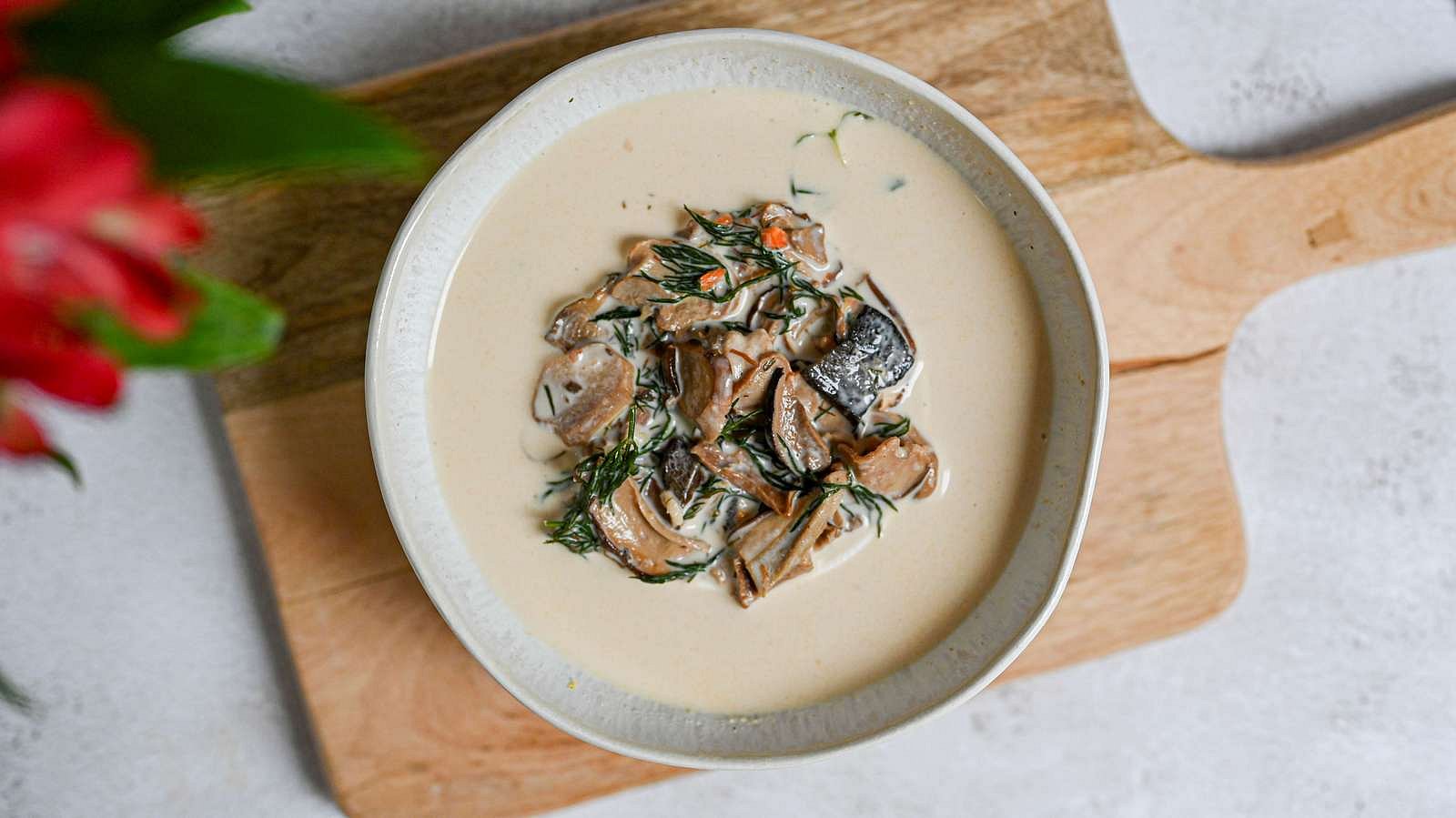 Houbové kyselo s koprem