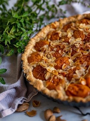 Meruňkovo-ořechový koláč