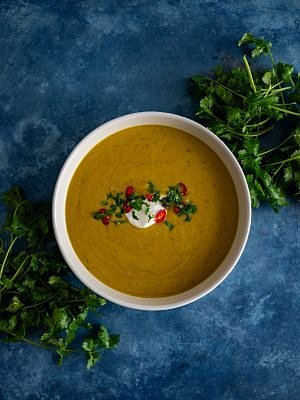 Cizrnová polévka s masalou