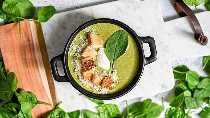 Polévka z čerstvého špenátu