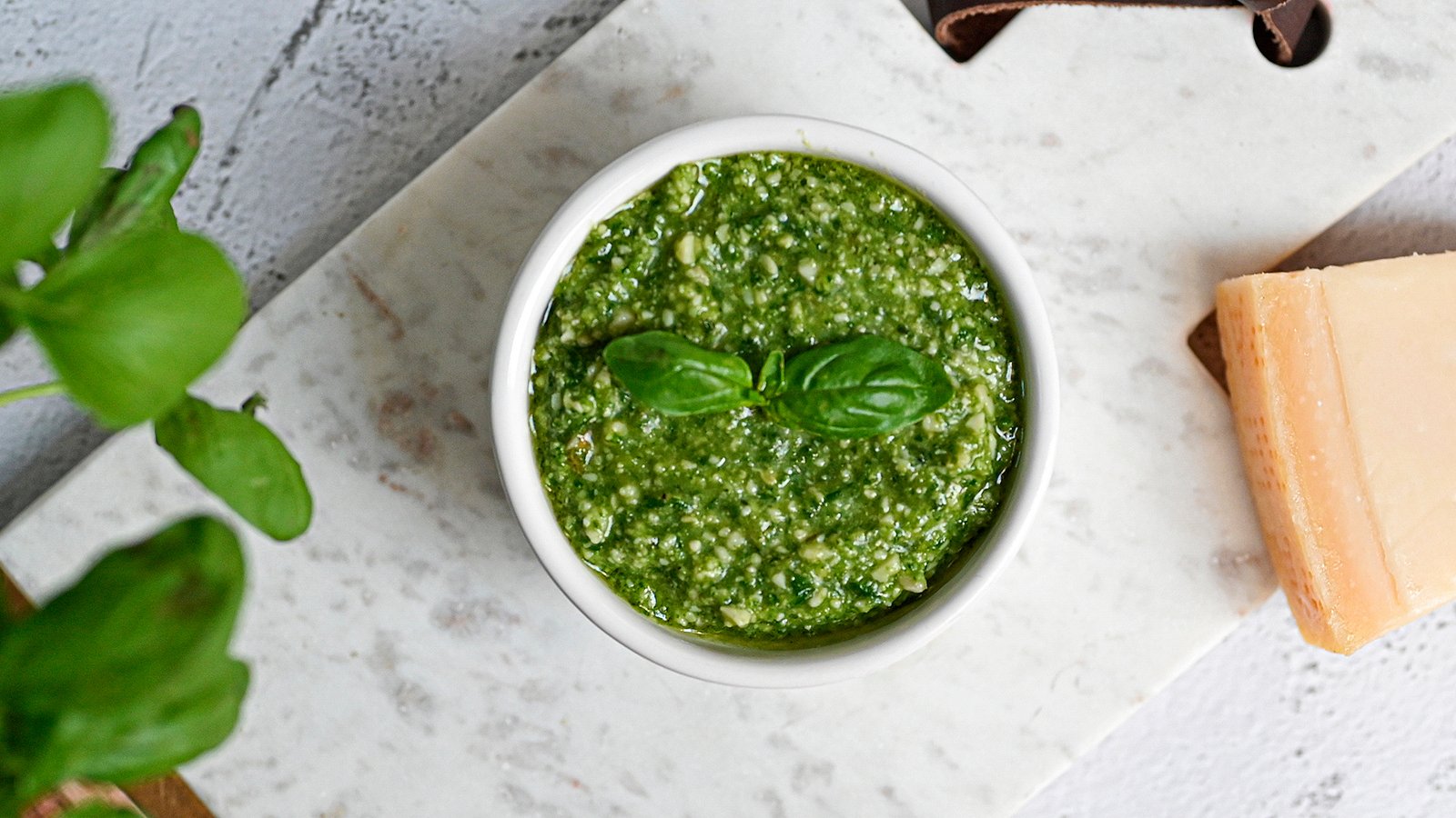 Bazalkové pesto