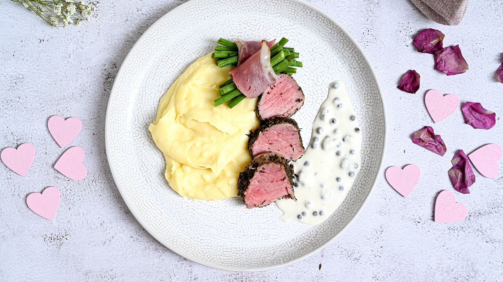 Bylinková panenka v páře s pepřovou omáčkou