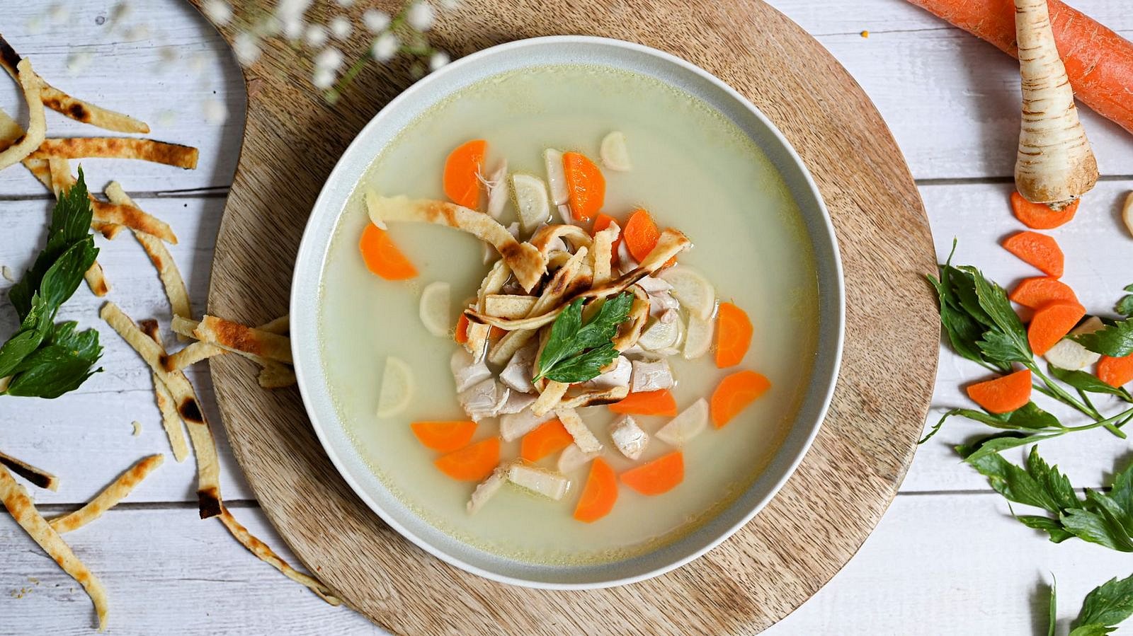 Kuřecí vývar s celestýnskými nudlemi