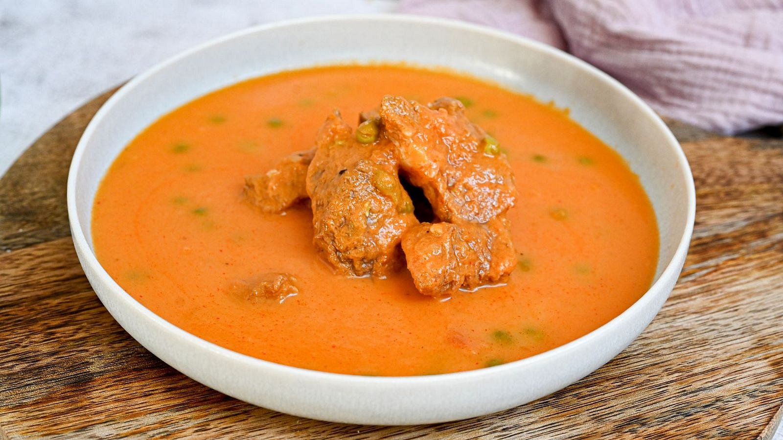 Budapešťská omáčka s dušeným masem