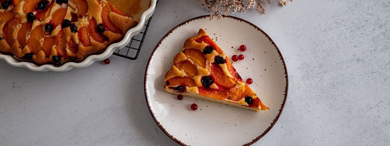 Třený koláč s ovocem