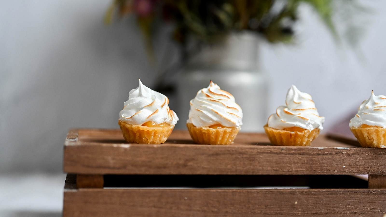 Křehké košíčky s lemon curd a sněhem