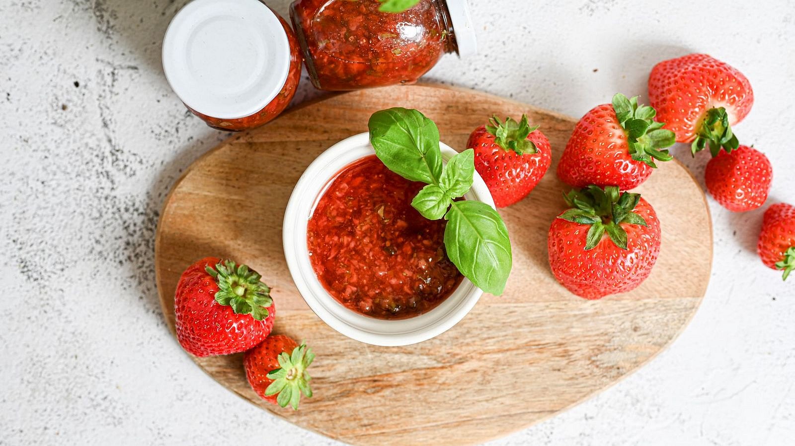 Jahodová marmeláda s bazalkou