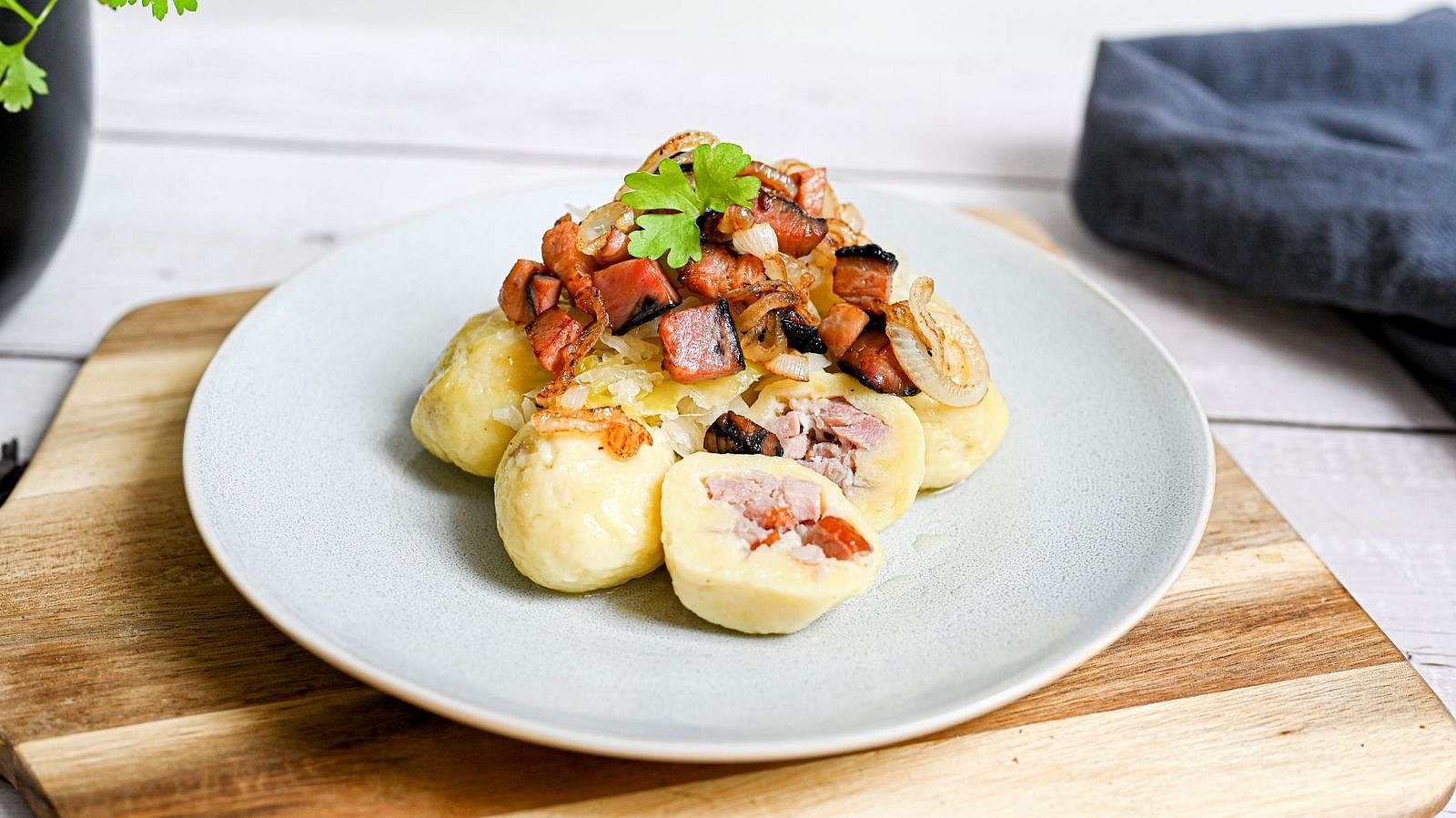 Bramborové knedlíky s uzeným