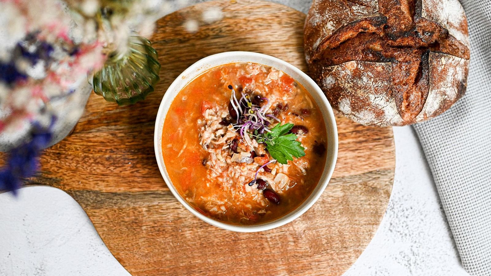 Polévka s trhaným masem