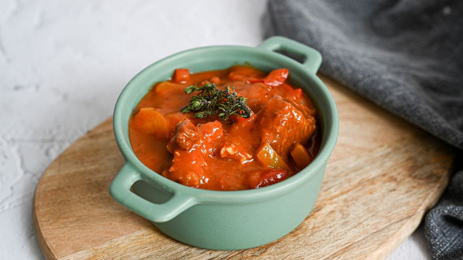 Gulášová polévka se zeleninou