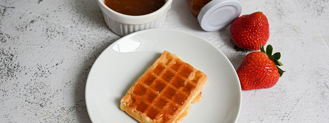 Rebarborová marmeláda s jahodami