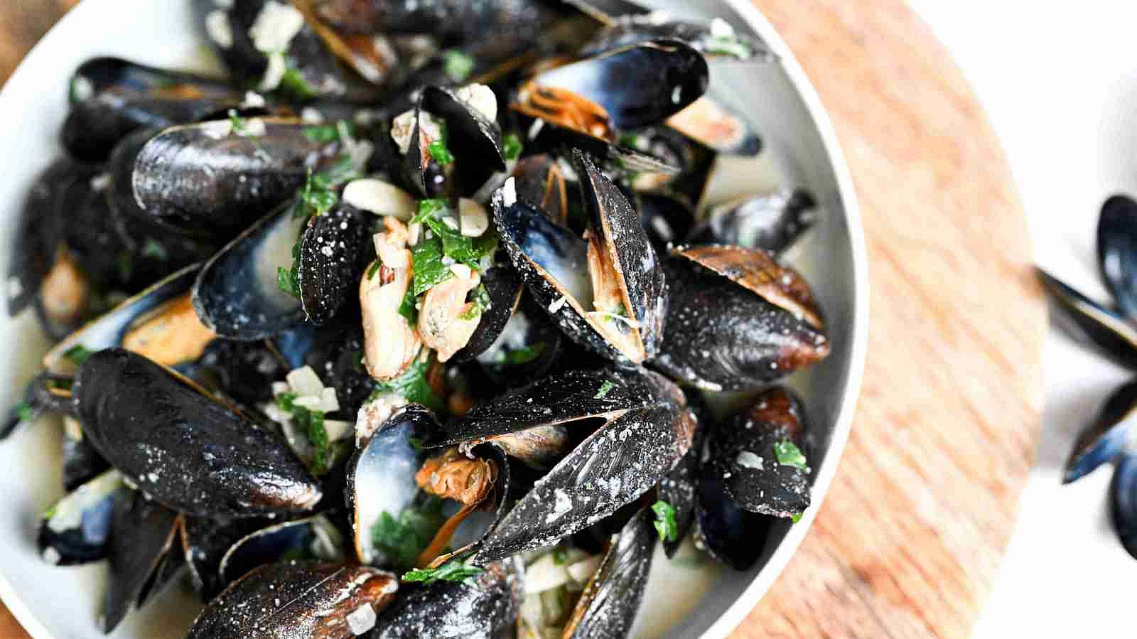 Slávky na víně s petrželkou